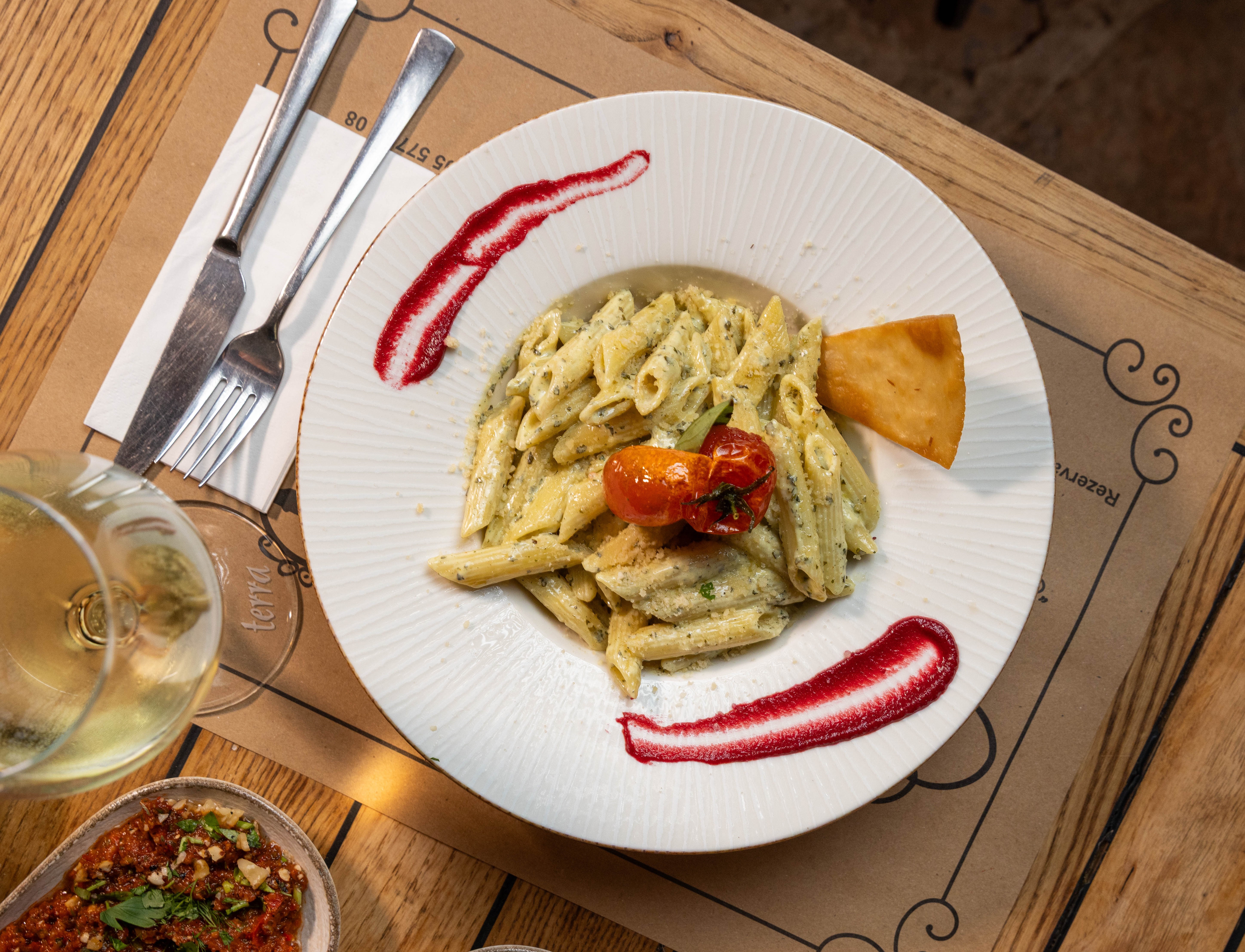 Fesleğen Soslu Penne